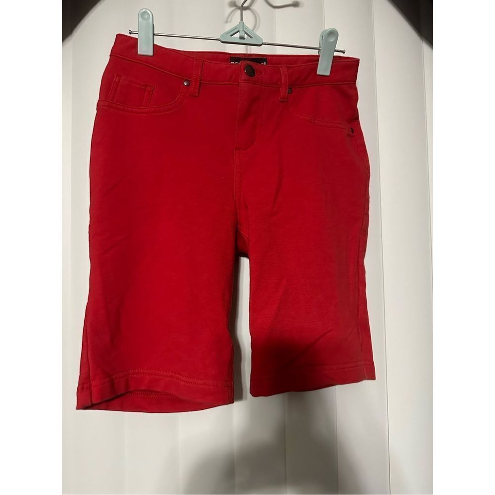 Body by Us jegging style red shorts
